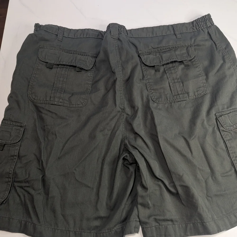 Tri-Waist Comfort System Mens Green Cargo Casual Shorts Size 50